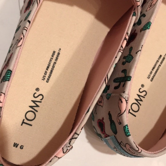 NWT TOM’S ALPARGATA CLOUD GREY FLAMINGO SUMMER VACAY CACTUS PRINT SHOES 6 womens - Picture 11 of 12